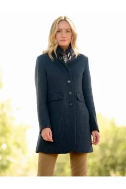 WELLINGTON OF BILMORE Kurzmantel Paula Herringbone navy in Woll-Kaschmir Qualität